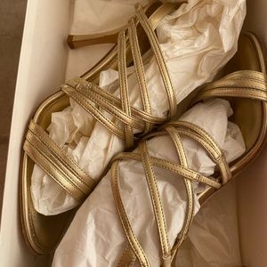 Calling all shoe lovers! Hello Manolo!